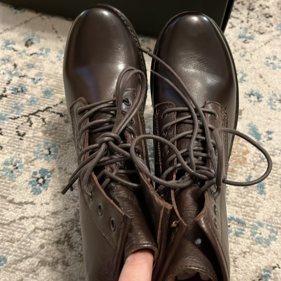 NWT Frye Veronica Combat Dark Brown Boots Size 7 - Picture 14 of 17